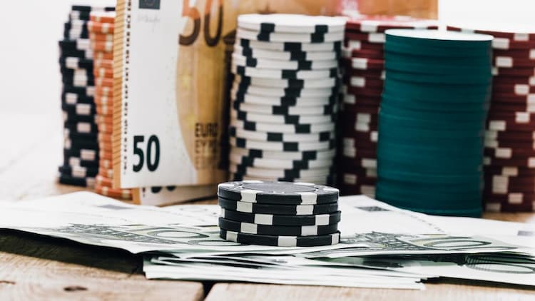 Erfahrungen sammeln mit Poker Spielgeld