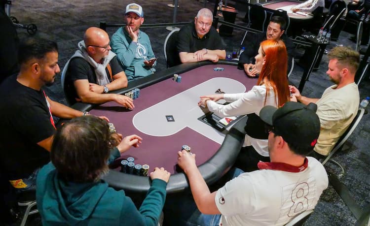 Der Verlauf eines Mystery Bounty Turniers