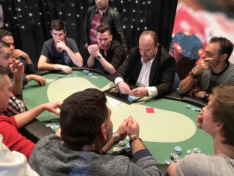Chip Dumping bei Poker Turnieren