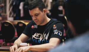 Desafiando la estadística: Kevin Martin liga una escalera real en menos de 100 días