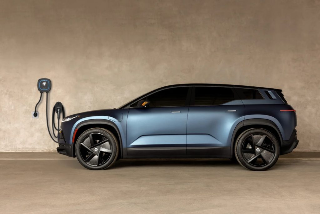 Bild på Fisker Ocean från sidan.