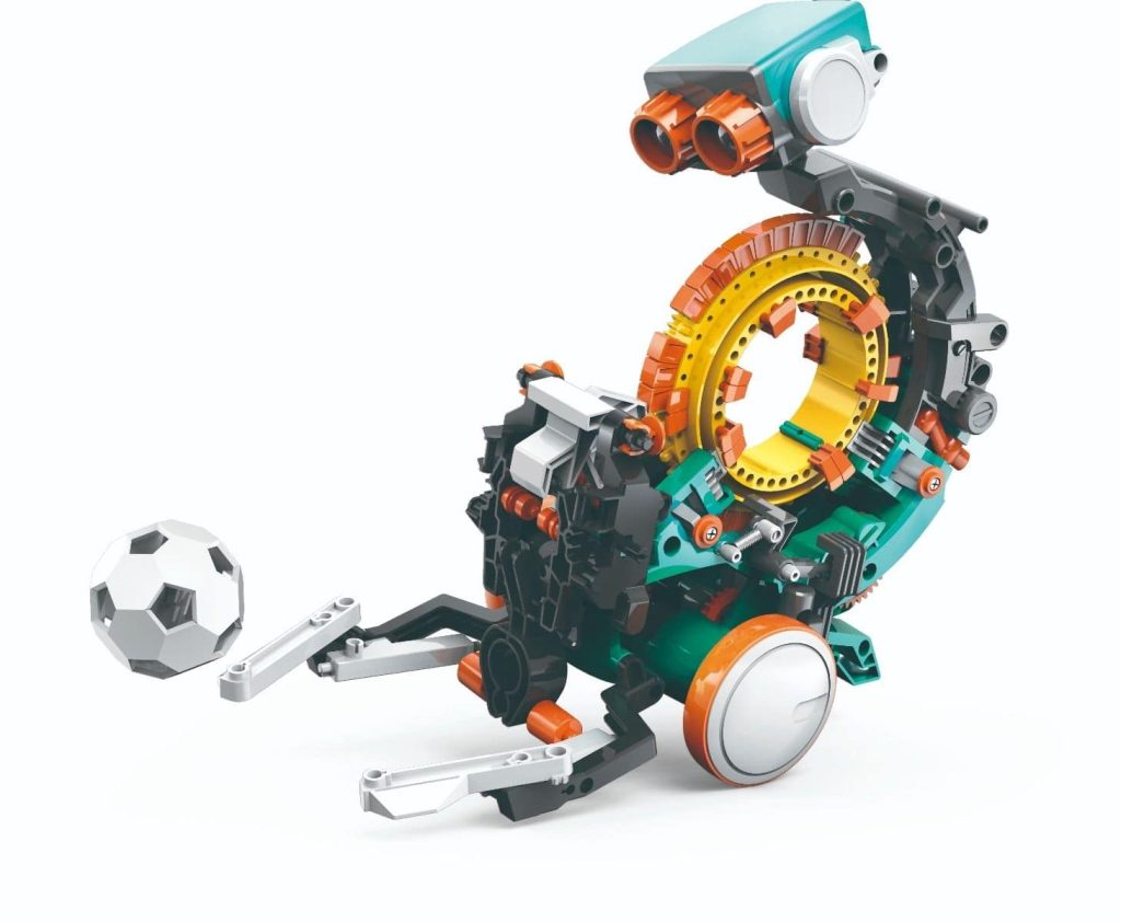 Snap Circuits mekanisk kodningsrobot med en fotboll.