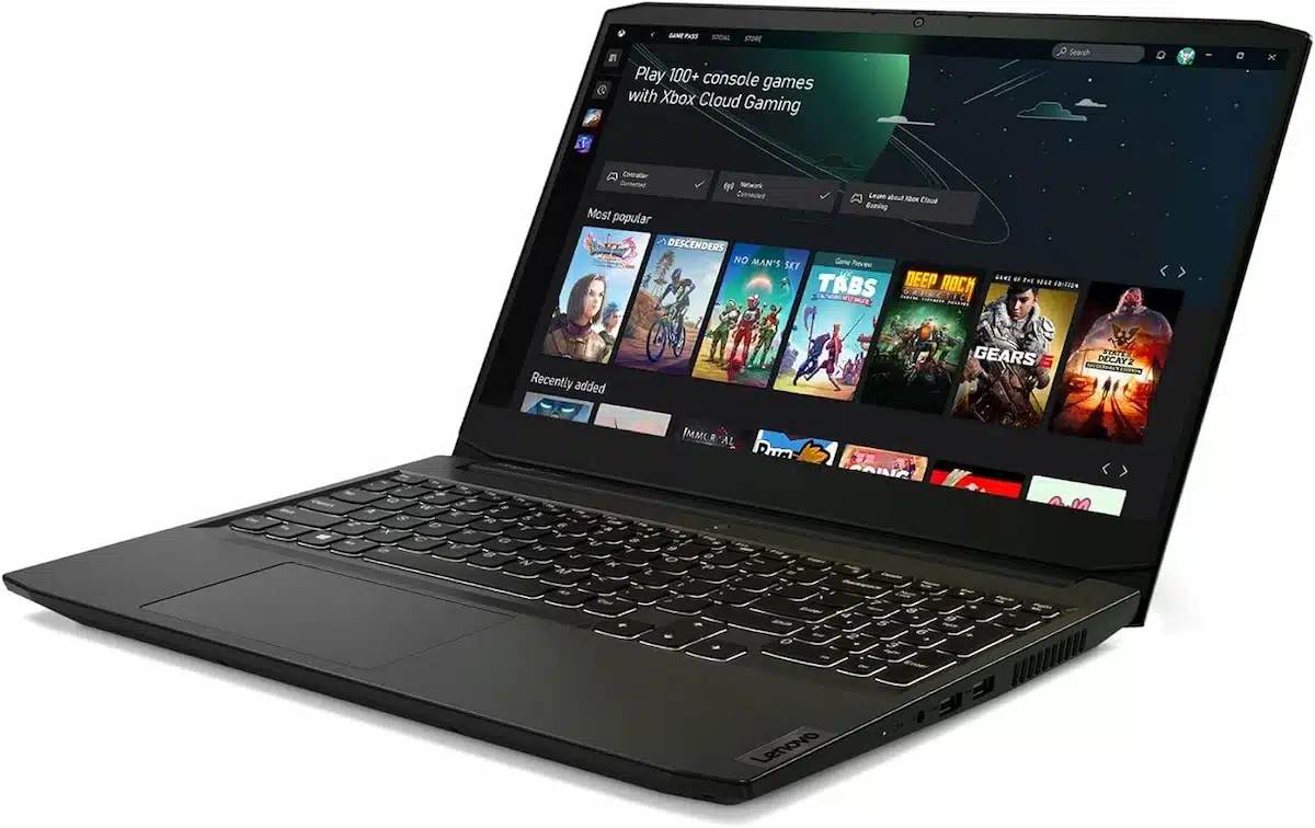 Lenovo Ideapad Gaming 3 bärbar dator med spelgränssnitt på skärmen.