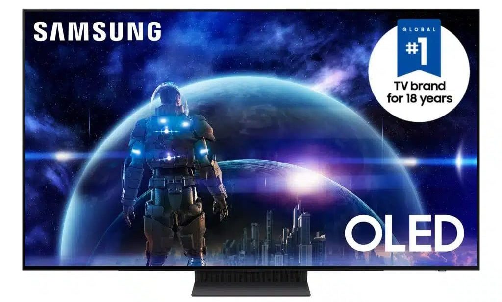 Samsung OLED-TV med en futuristisk spelkaraktär och rymdtema i bakgrunden, märkt som den mest sålda TV-märket i 18 år.