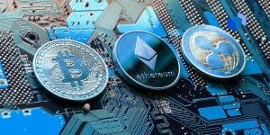 Symbols of BTC, ETH