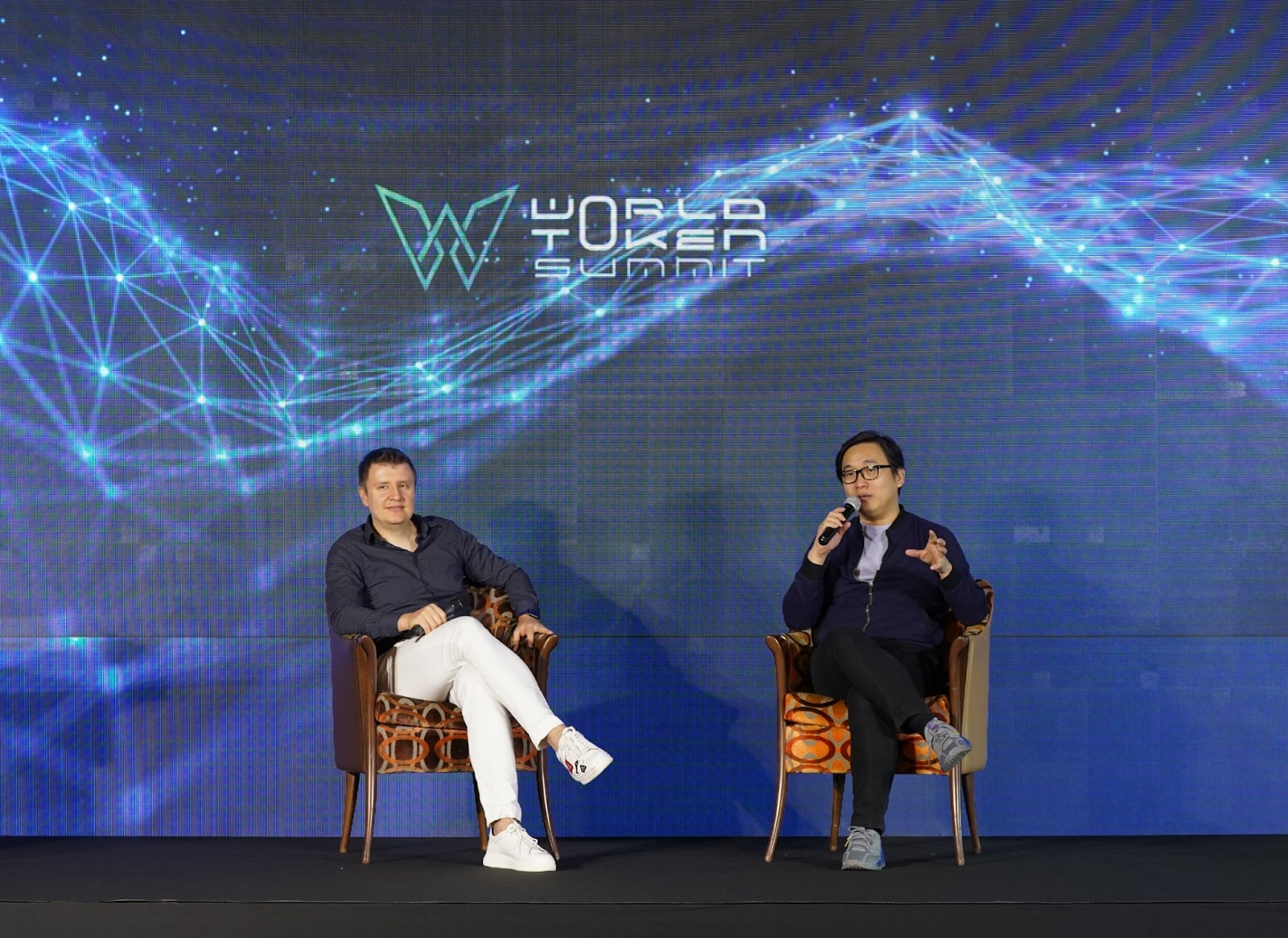 Anndy Lian (right) speaking with Faraj Abutalibov, Chief Commercial Officer of the Venom Foundation