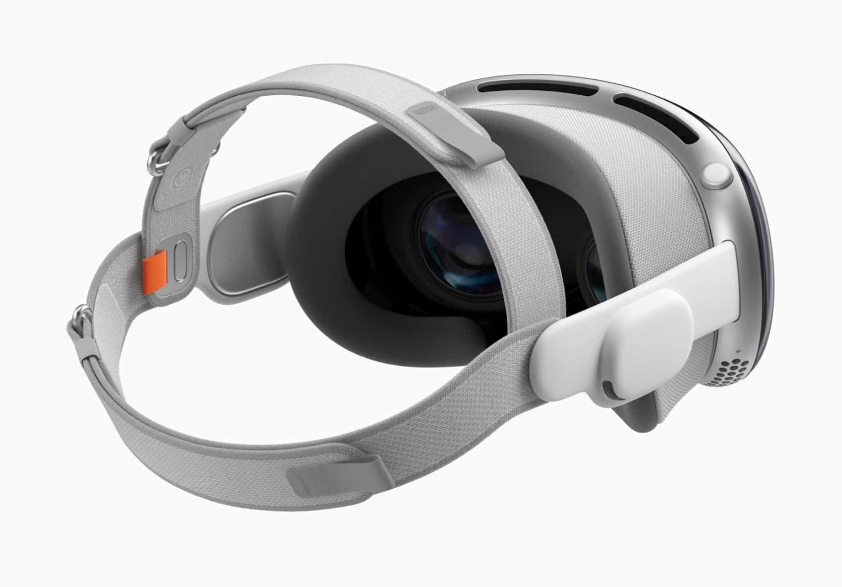 Apple Vision Pro with a Dual Loop Band