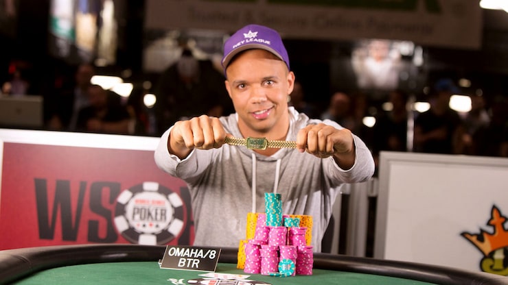 Phil Ivey with his 10th bracelet
