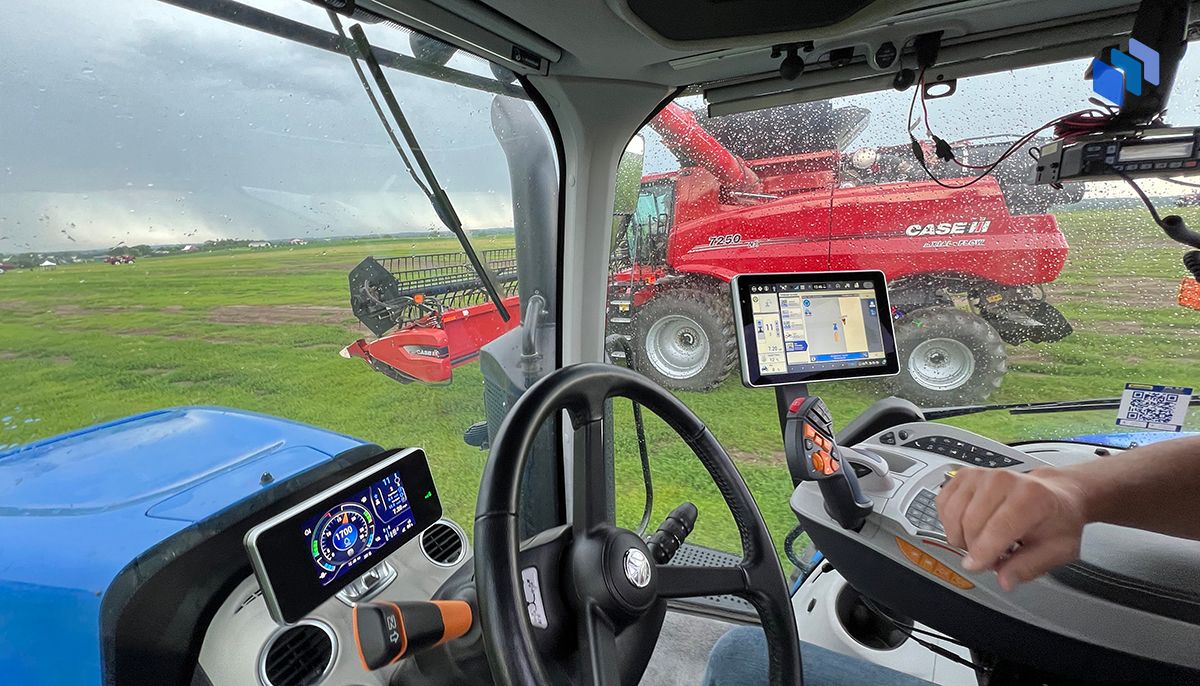 CNH cart automation system in sync with combine