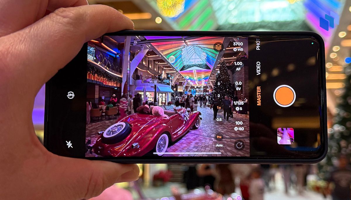 Stunning display: OnePlus 13 is great for video and taking photos
